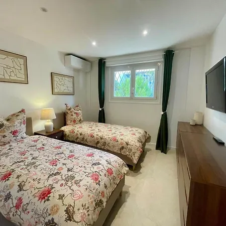 Spacious Group In Apartman Antibes