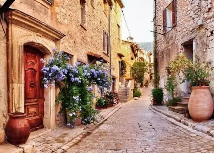 Spacious Group In Antibes