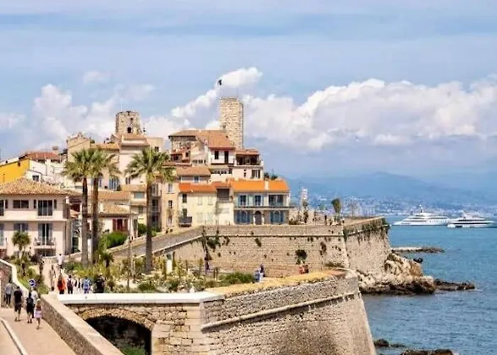 Apartman Spacious Group In Antibes